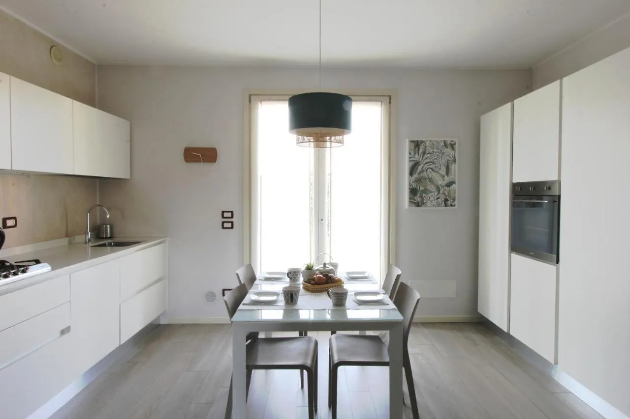 La Casa Di Cele Lägenhet Desenzano del Garda